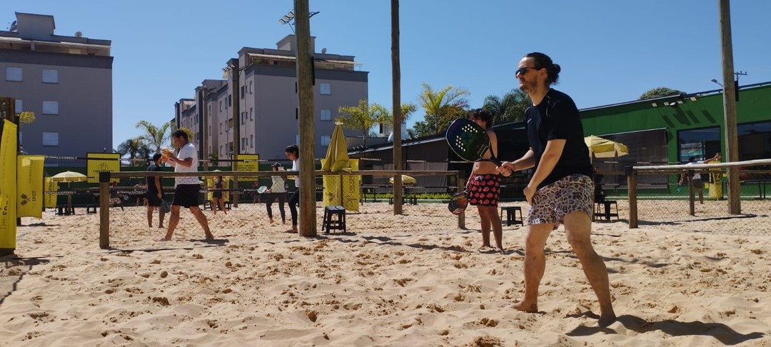Beach tennis