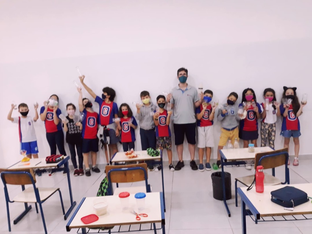 Aula de construção de instrumentos musicais