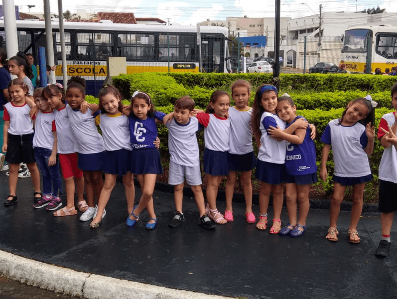 Assistindo a uma peça teatral