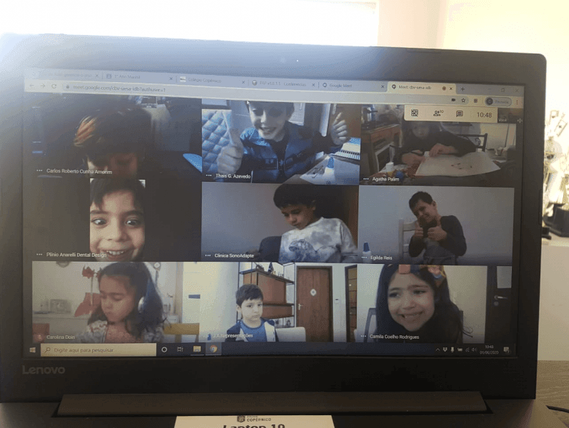 Criança Fazendo Arte